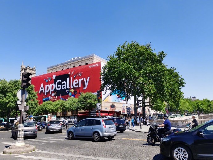 Huawei Paris AppGallery Promotion