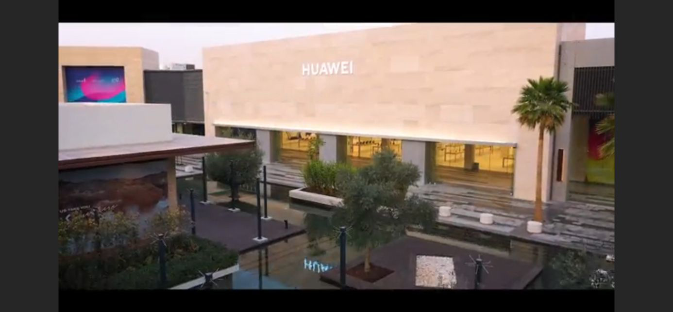 Huawei opens its largest overseas flagship store1